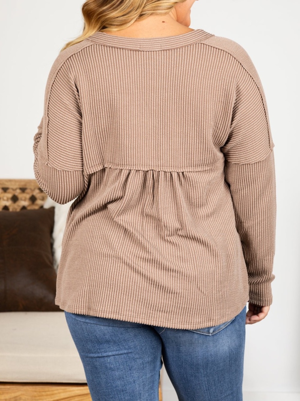 Andree Raised Ribbed Button V-Neck Knit Top - Picture 3 of 6